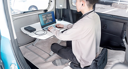 乗用車の後部座席